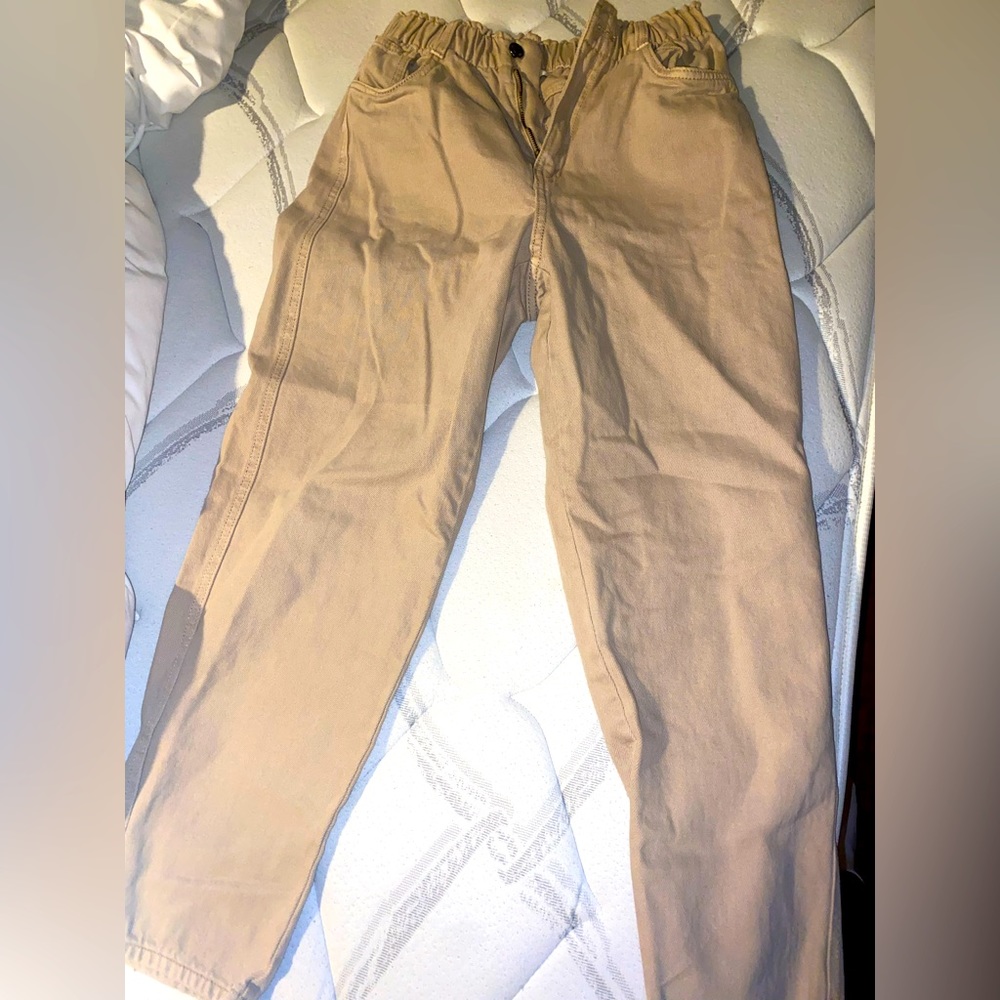 Never worn before H&M cargo pants! Supper comfy casual. Style them up or down
